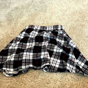 Brand is shein color is black and white